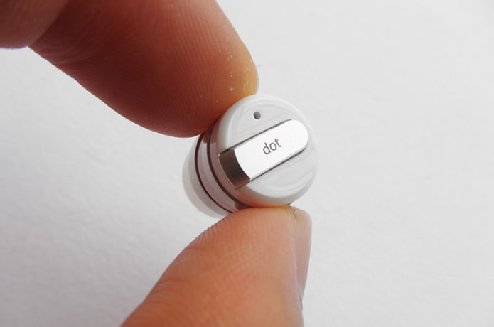World's smallest bluetooth earbuds top