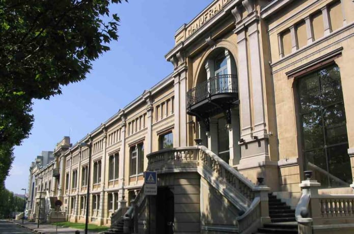 A group of students @ a French business school are fundraising for the medical clinic!