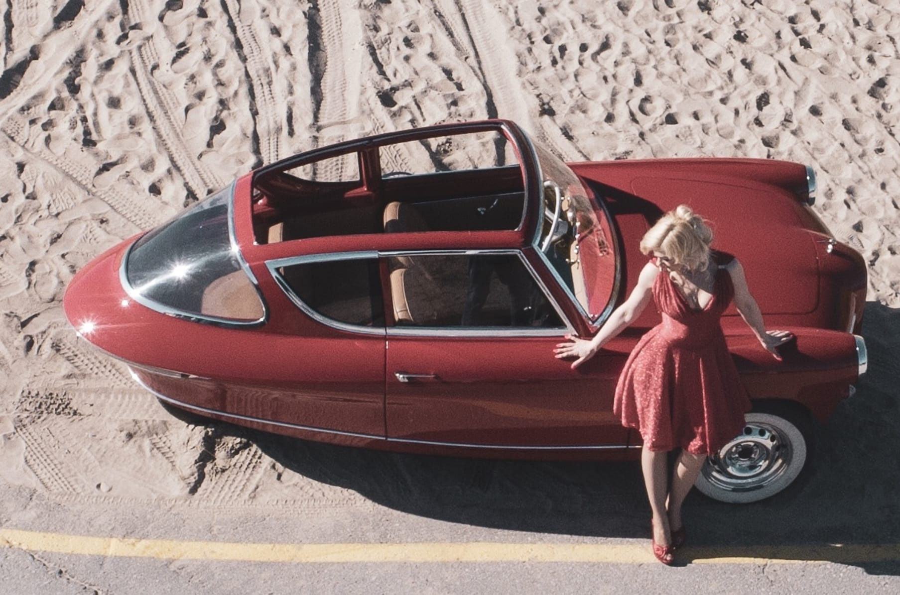 Cool retro styled three wheeled electric car Nobe Indiegogo
