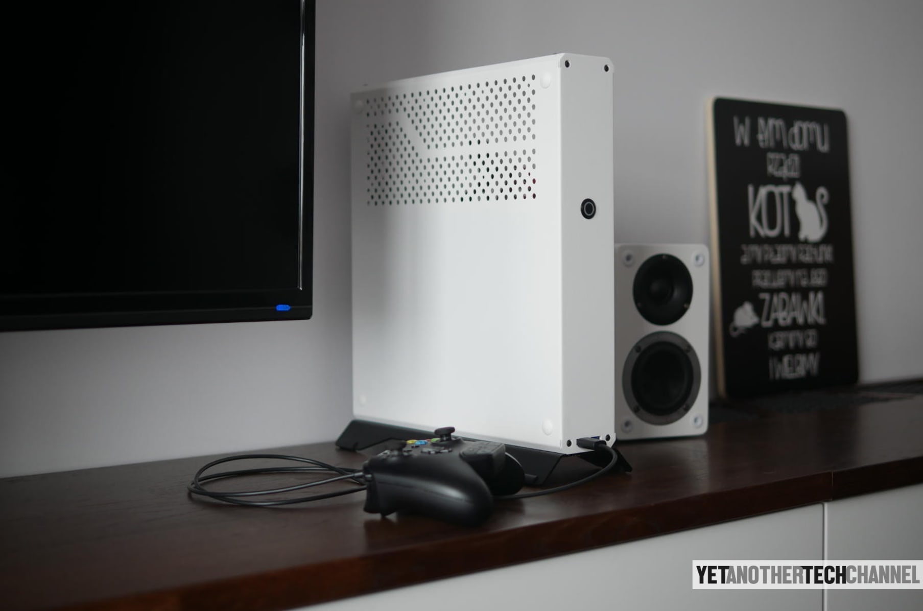 sentry-console-sized-mini-itx-gaming-pc-case-indiegogo-53-off