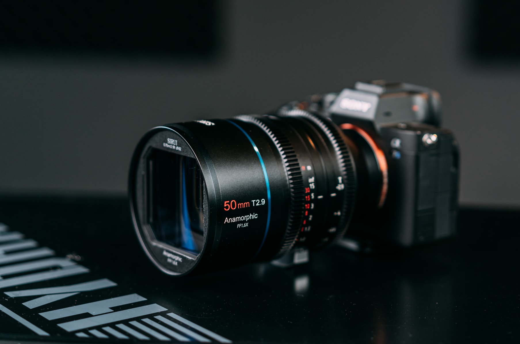 すぐ発送可能！ Sirui 50mm T2.9 x1.6 Anamorphic ソニーEマウント