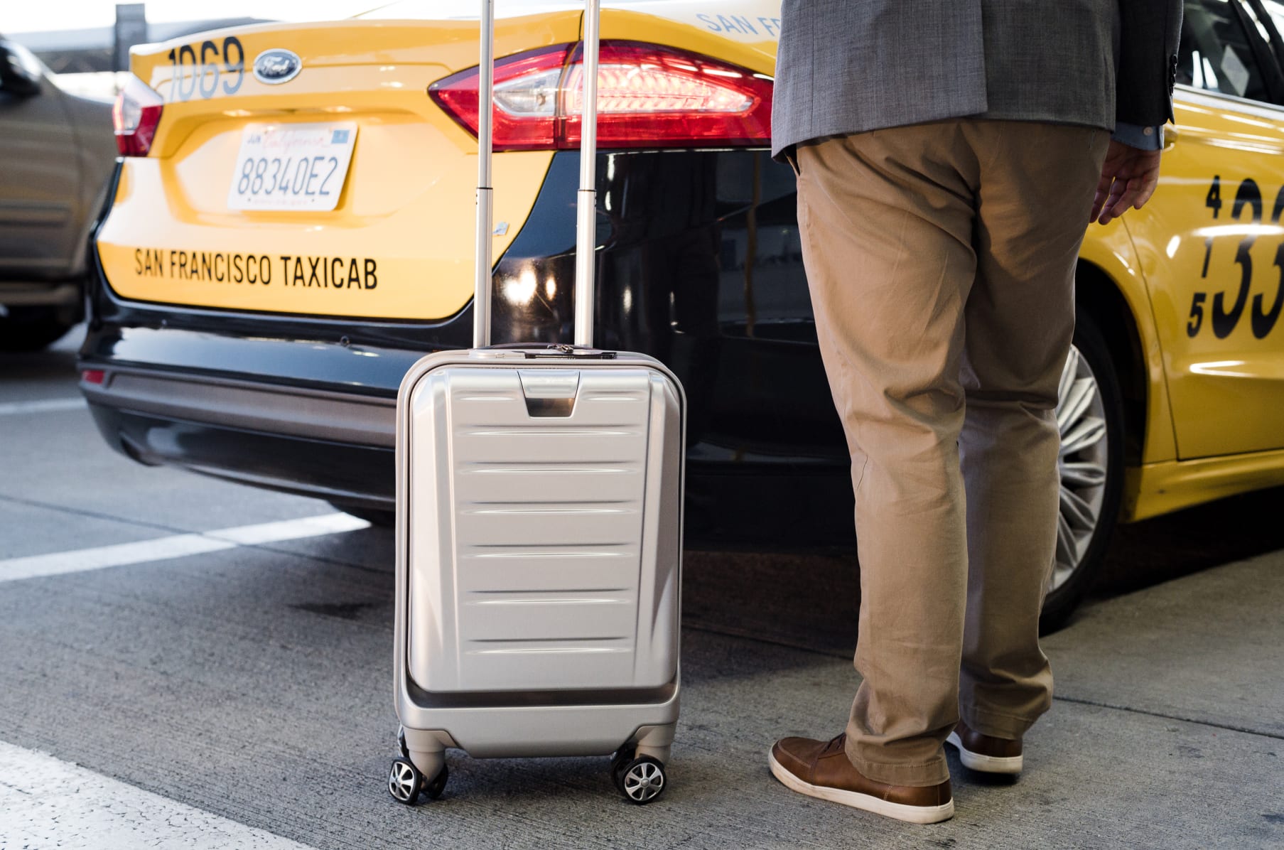Sky discount valet suitcase