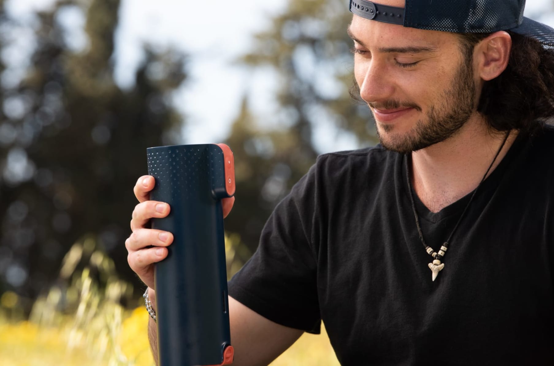 Kimos Is The “World's First Self-heating Thermos That Boils Water