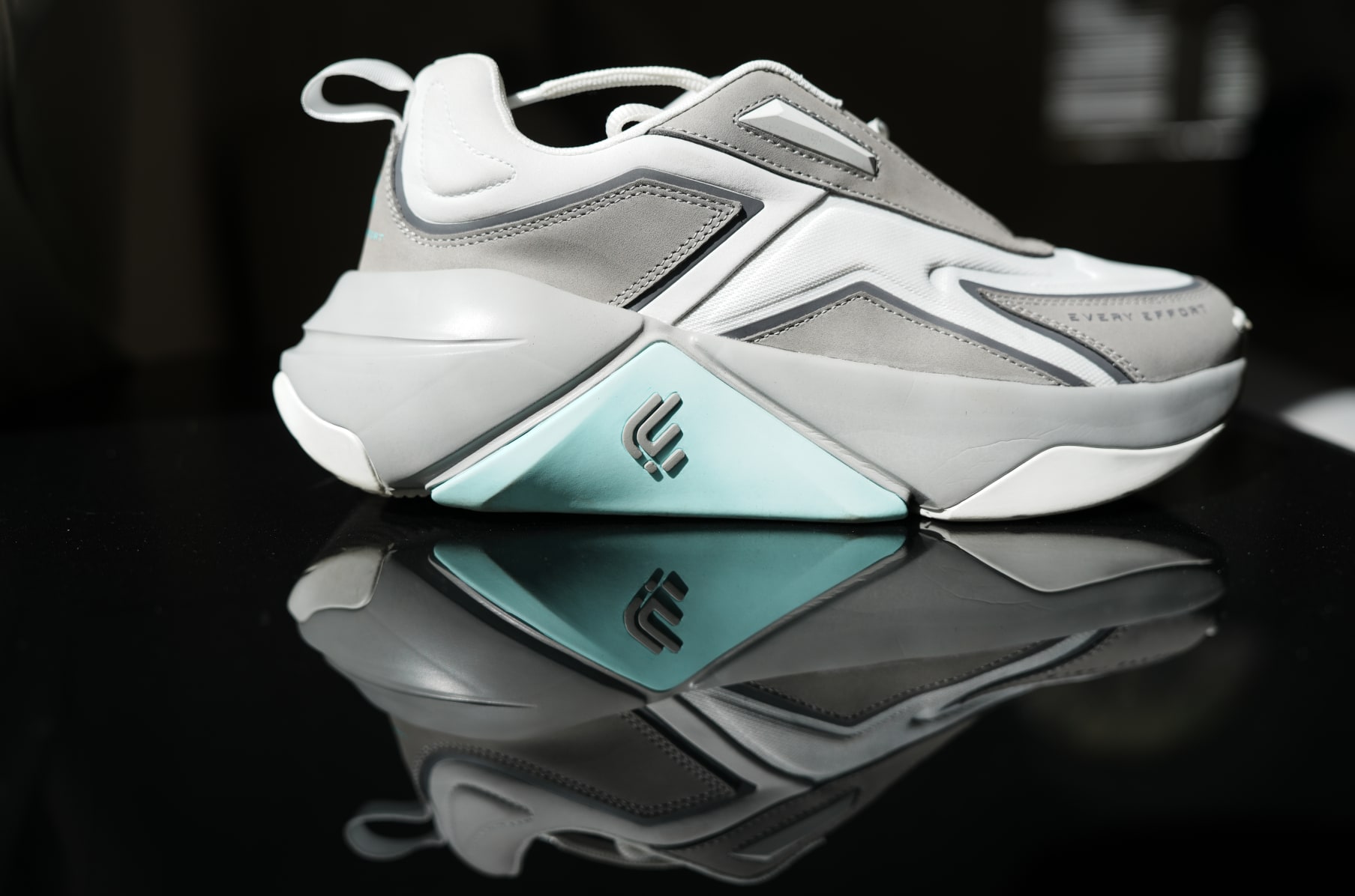 SEER 500 All terrain Intelligent Sneaker Indiegogo