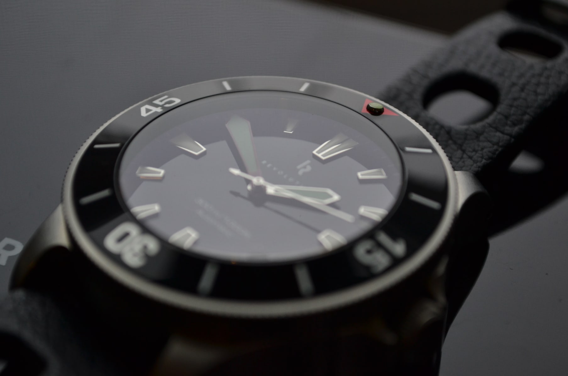 Revolution diver watch top