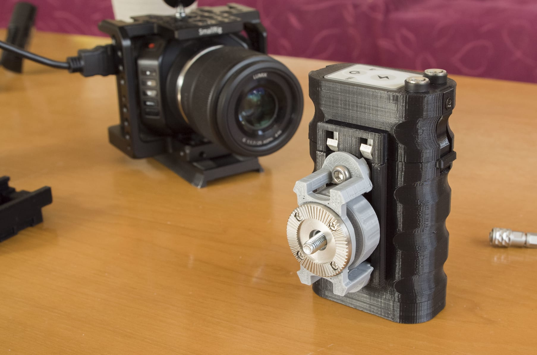 1807px x 1196px - Video Camera Battery Handle | Indiegogo