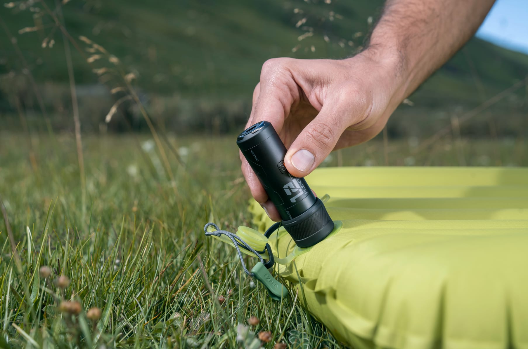 Flextail Gear Zero Pump. New Backpacking and Hiking Gadget to inflate