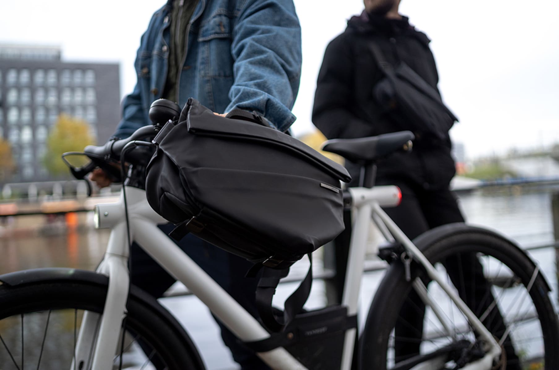  NIID Radiant Urban Sling Bag - Quick Access