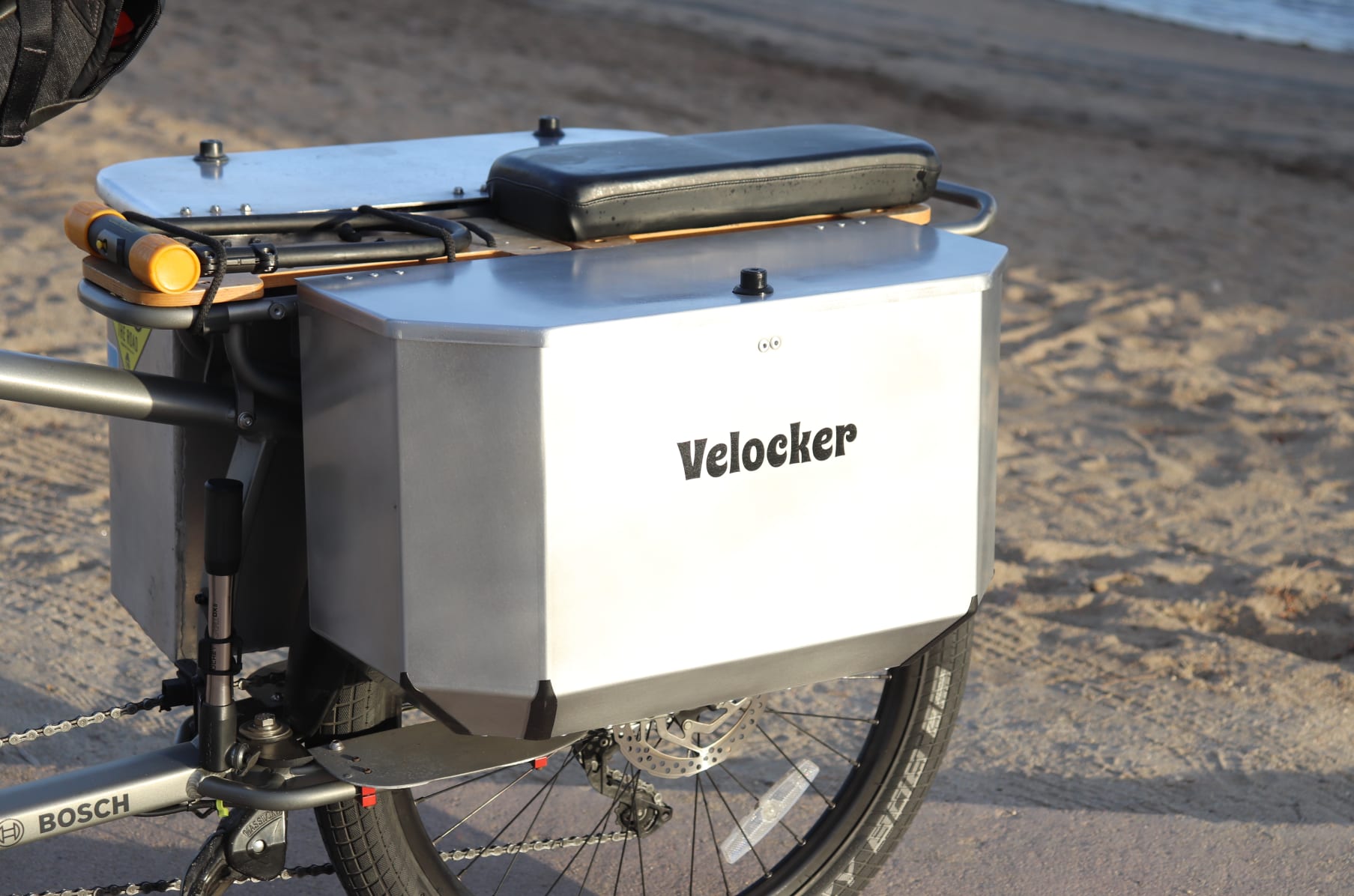 lockable bicycle panniers