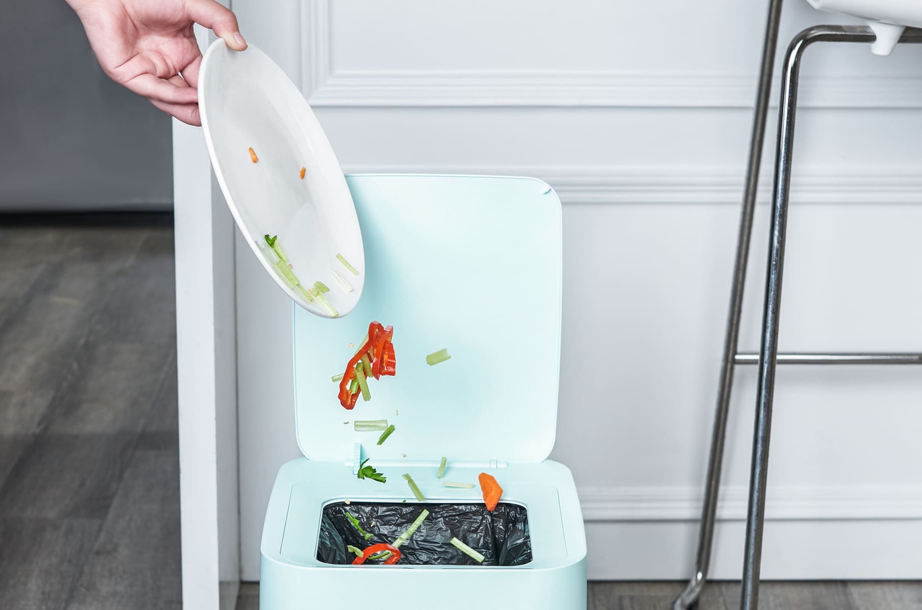 Townew The Self Sealing Self Changing Trash Can Indiegogo