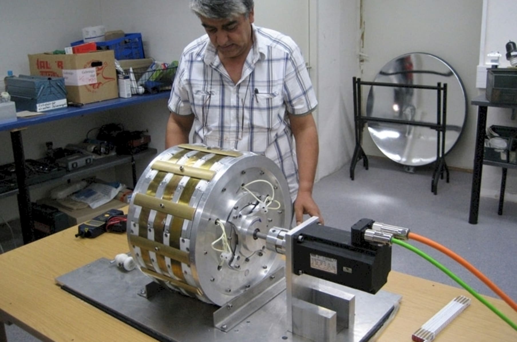 Генератор языков. Магнитный двигатель перендева. Muammer Yildiz Magnet Motor. Двигатель на неодимовых магнитах 10 КВТ. Магнитный Генератор свободной энергии 10 кв.
