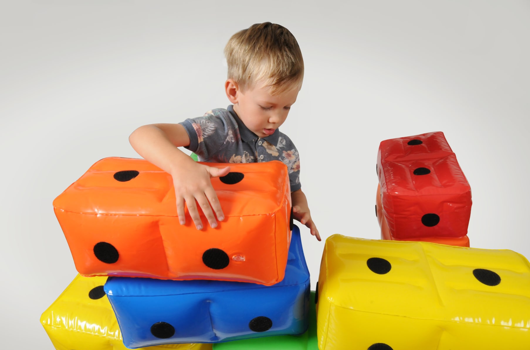 Inflatable shop building blocks
