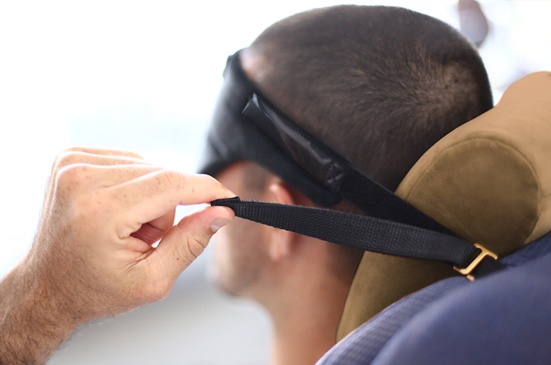 Sleeper Hold A travel pillow that actually works Indiegogo