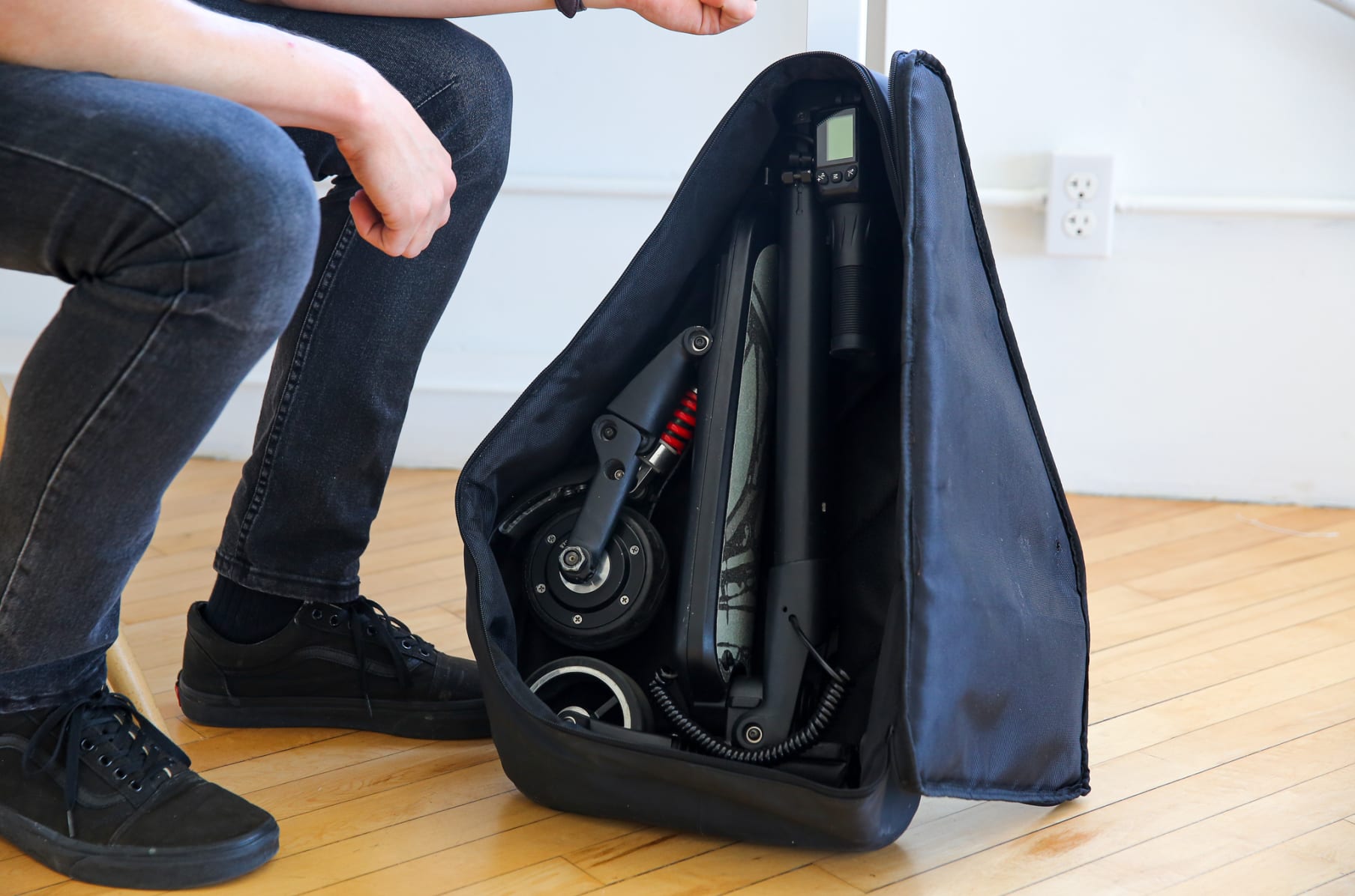 Ydeevne Modtager orientering MiniFalcon: The E-Scooter That Fits In A Backpack | Indiegogo