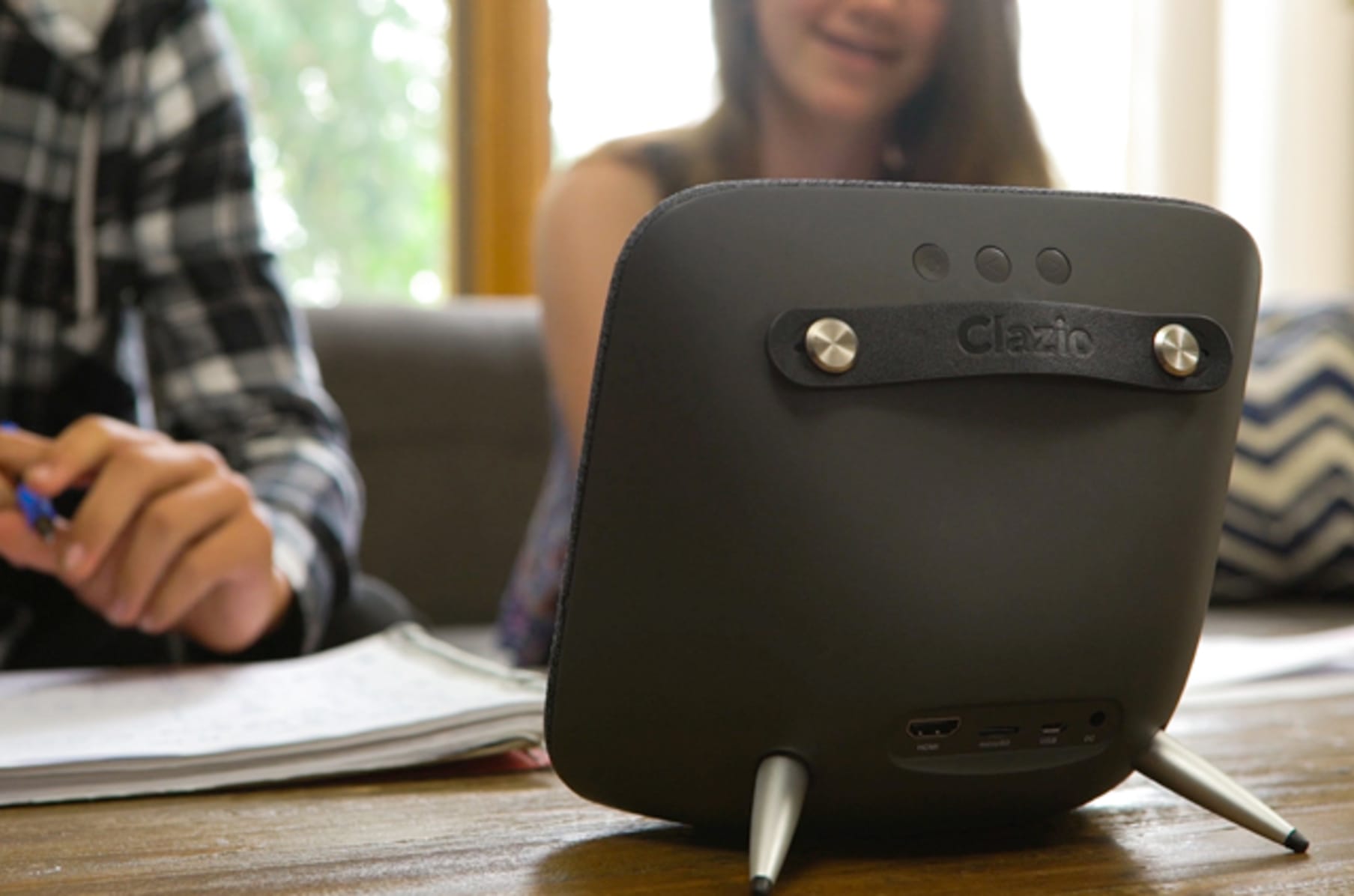 Clazio speaker outlet