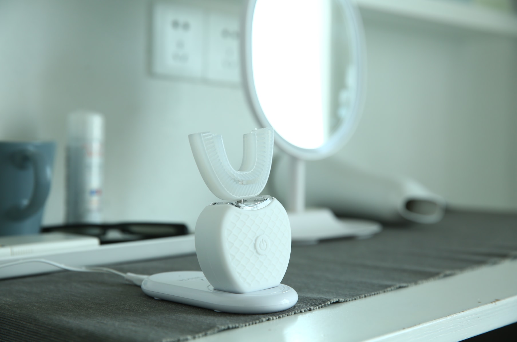 v white sonic brush